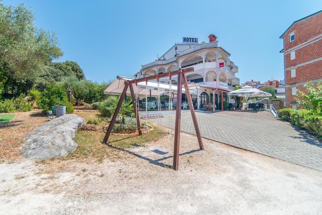 Hotel Villa Vrsar Exterior photo