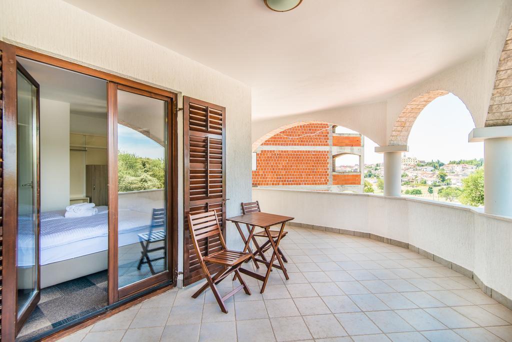 Hotel Villa Vrsar Exterior photo
