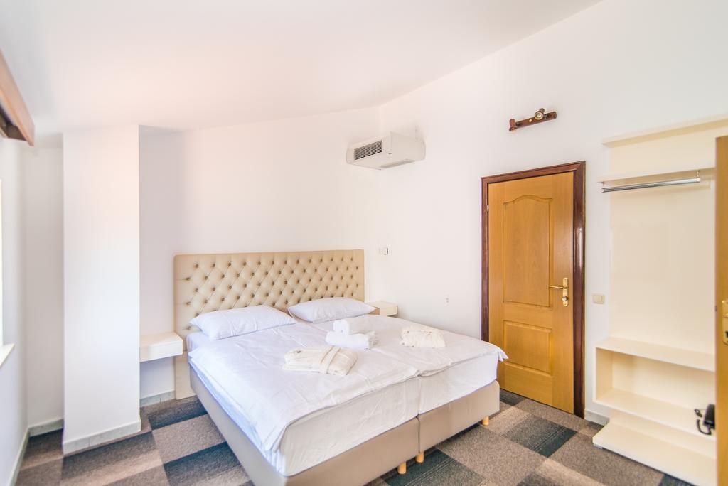 Hotel Villa Vrsar Exterior photo