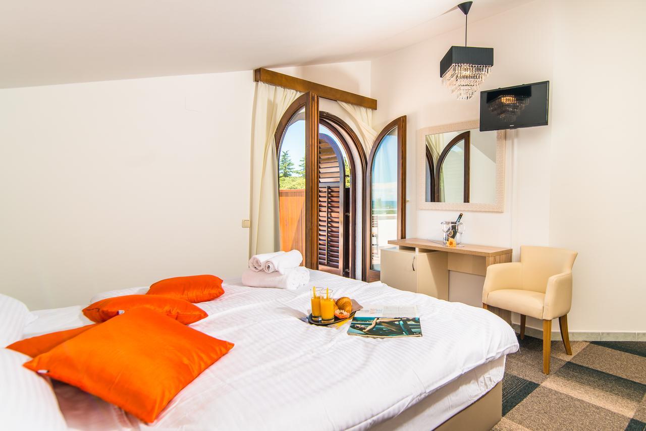 Hotel Villa Vrsar Exterior photo
