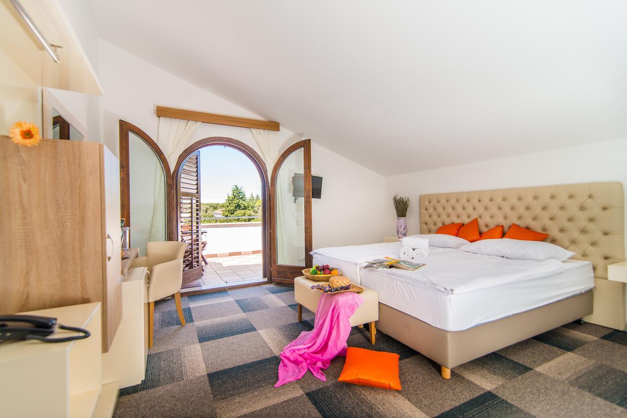 Hotel Villa Vrsar Exterior photo